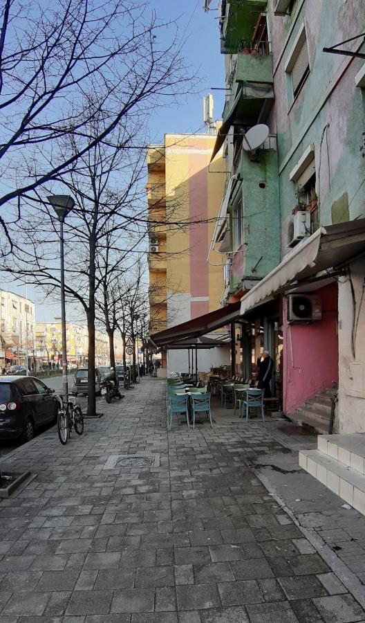 Rondine Studio Apartment Tirana Esterno foto