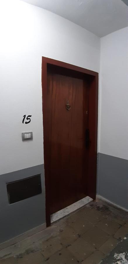 Rondine Studio Apartment Tirana Esterno foto