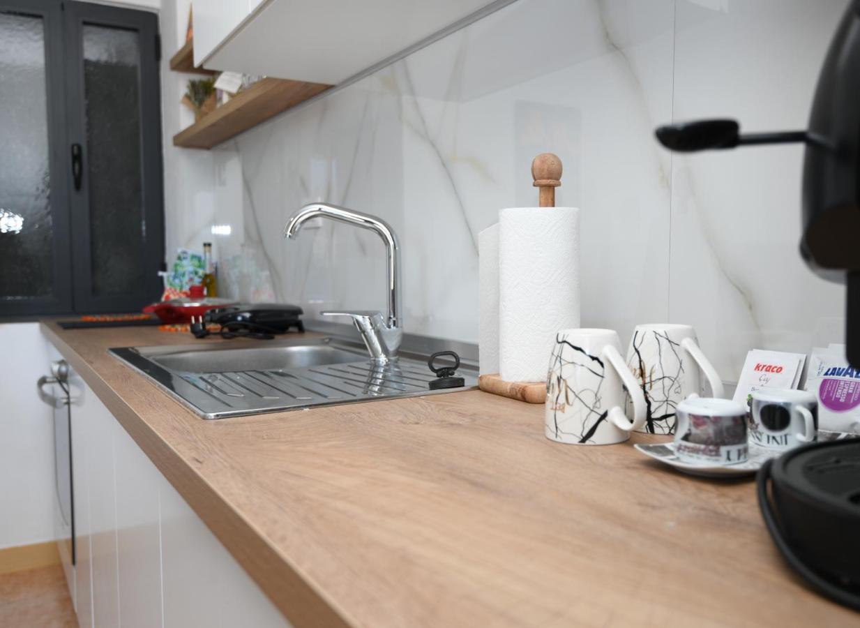 Rondine Studio Apartment Tirana Esterno foto