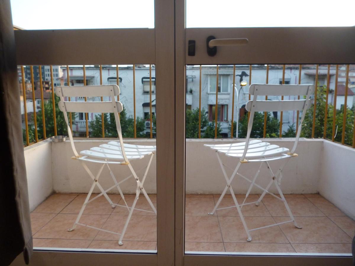 Rondine Studio Apartment Tirana Esterno foto