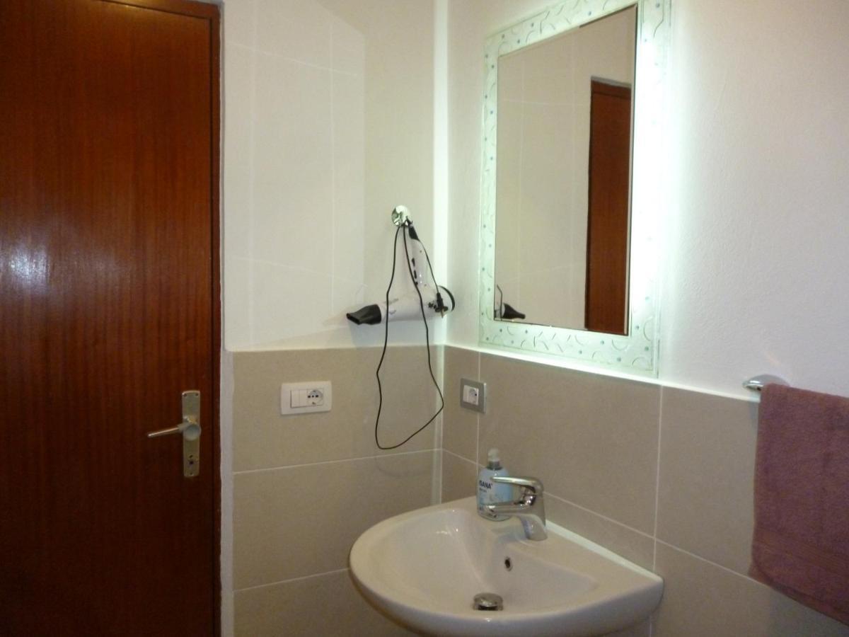 Rondine Studio Apartment Tirana Esterno foto