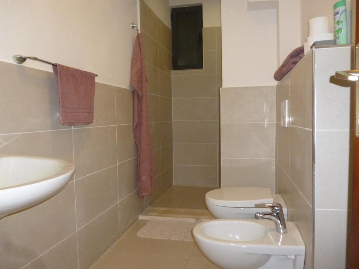 Rondine Studio Apartment Tirana Esterno foto